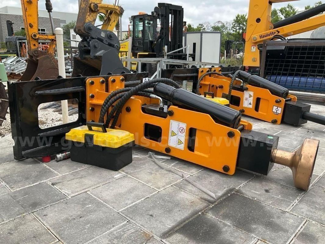 NEW 2026 GY-D680 POST DRIVER ATTACHMENT FOR UNIVERSAL SKID STEER