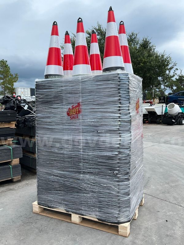 UNUSED REFLECTIVE SAFETY TRAFFIC CONES TYPE TSC, APPROX 250PCS, APPROX 28in T EACH