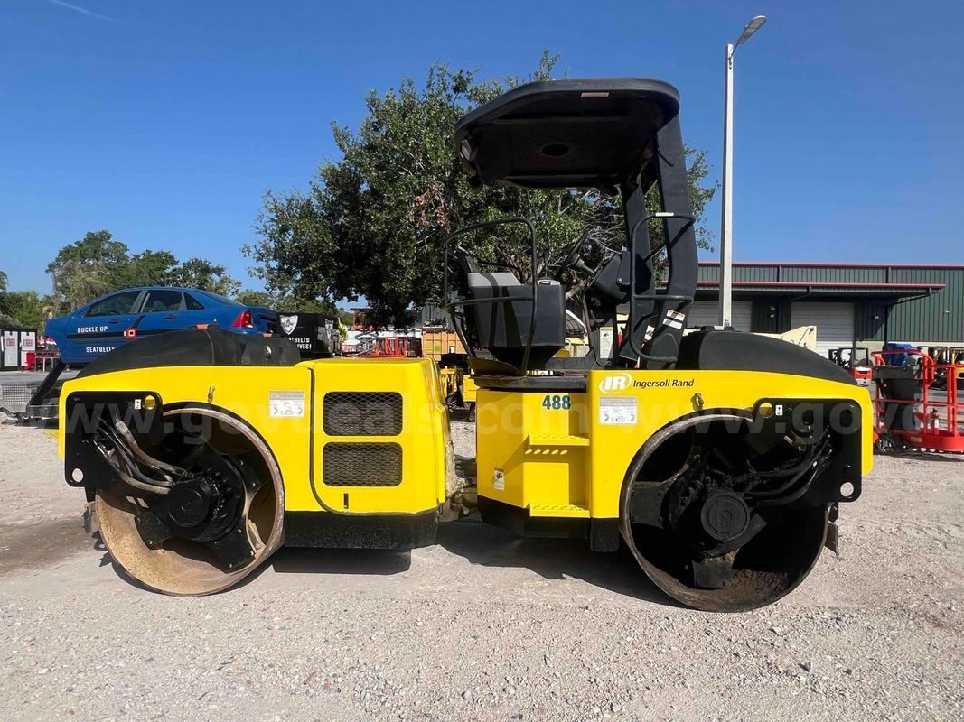 INGERSOLL RAND DD-70 , DIESEL, SMOOTH ROLLER COMPATCTOR