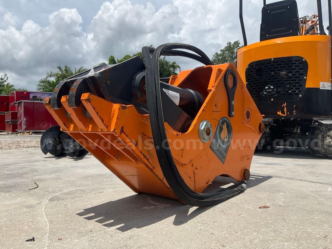 UNUSED 2025 ROCK BREAKER HYDRAULIC CLAMP ATTACHMENT FOR EXCAVATOR, MODEL EHP-11-8T