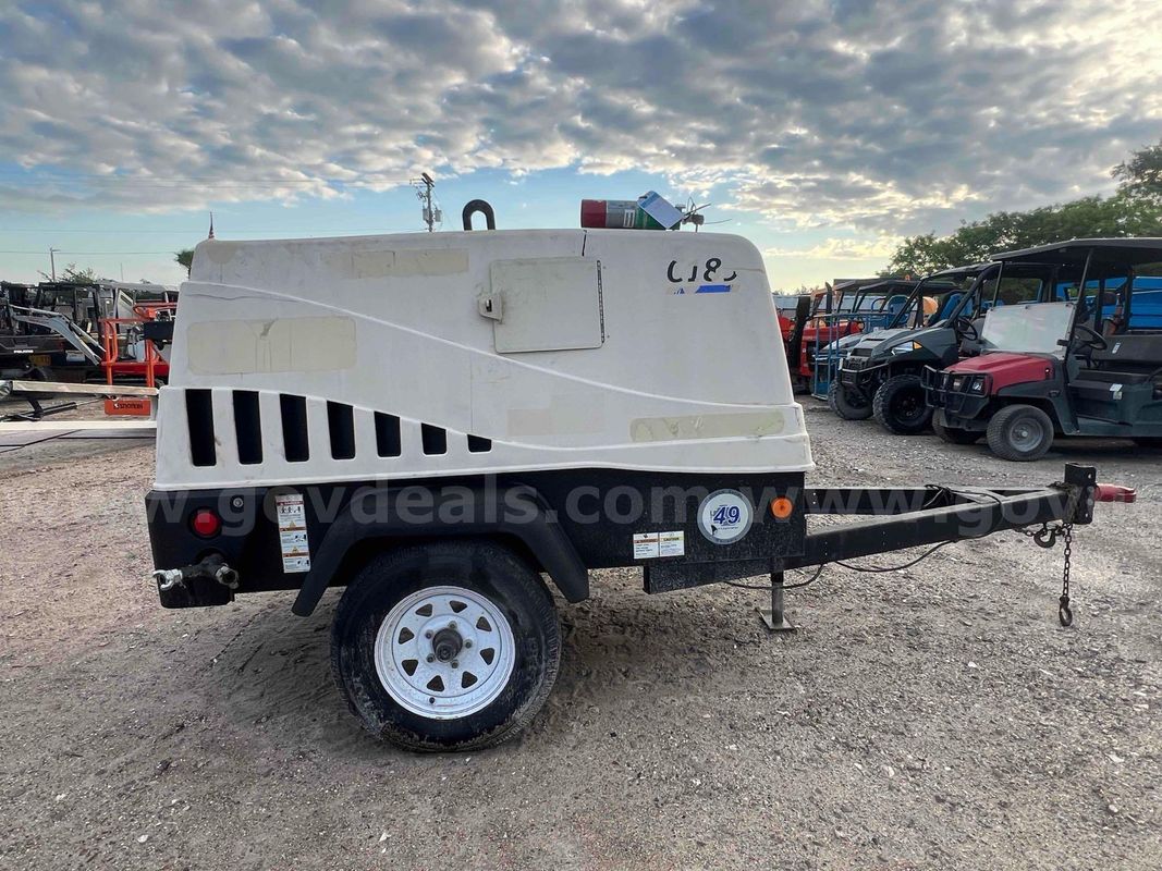 2017 DOOSAN INFRACORE PORTABLE AIR COMPRESSOR MODEL C185WDZ-T4F, DEUTZ DIESEL