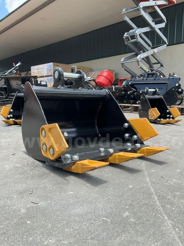 UNUSED MINI BUCKET WITH TEETH ATTACHMENT FOR MINI EXCAVATOR, APPROX 16in