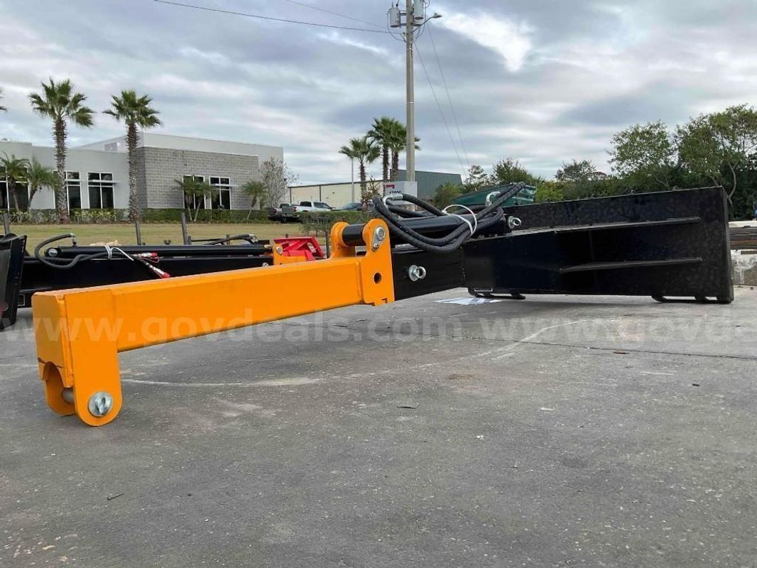 NEVER USED 2026 SHORT CYLINDER TELESCOPIC BOOM ATTACHMENT FOR SKID STEER