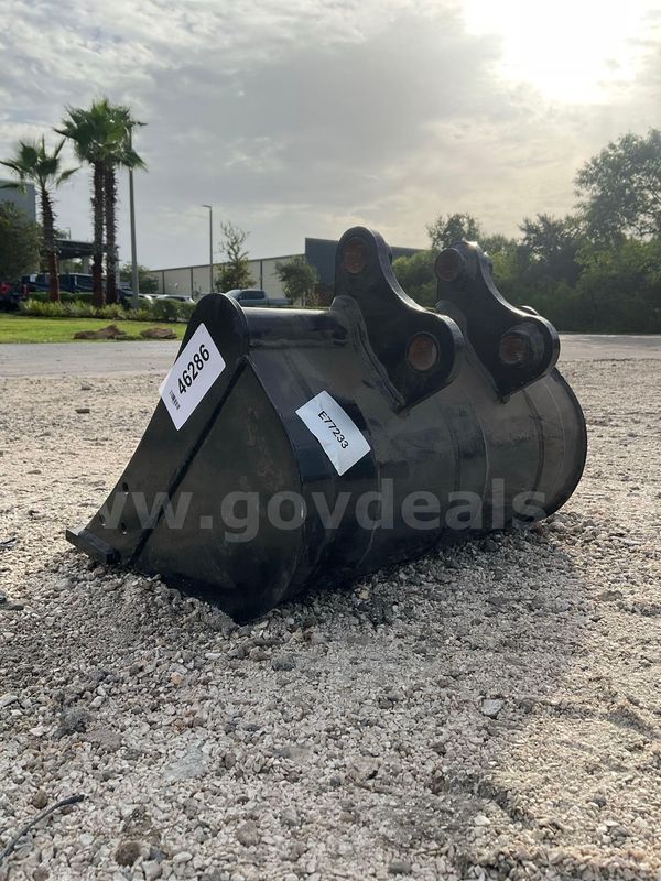 NEW MINI BUCKET ATTACHMENT FOR MINI EXCAVATOR, APPROX 20in
