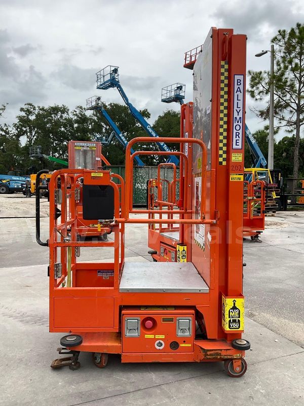 2015 BALLYMORE VERTICAL MAST MAN LIFT, MAX PLATFORM HEIGHT 12FT
