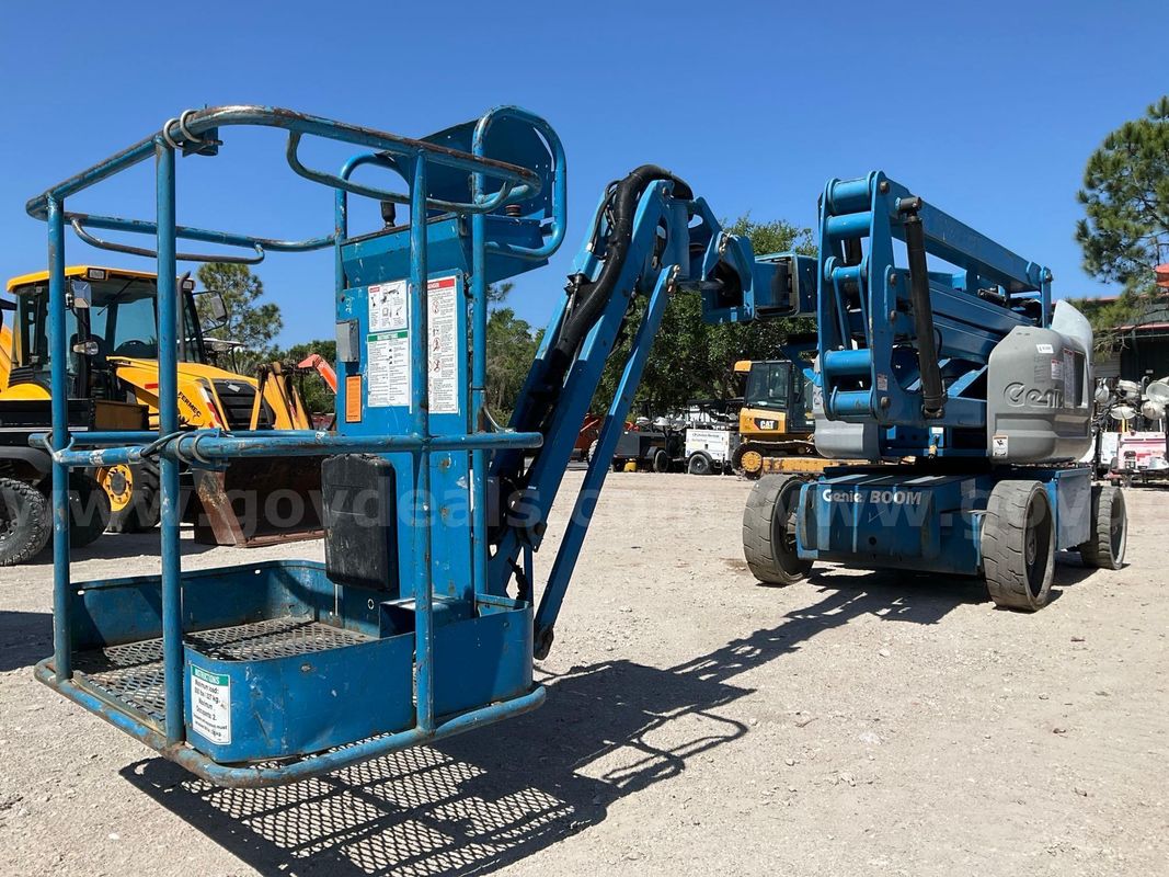 2012 GENIE ARTICULATING BOOM LIFT MODEL Z-40/23N RJ