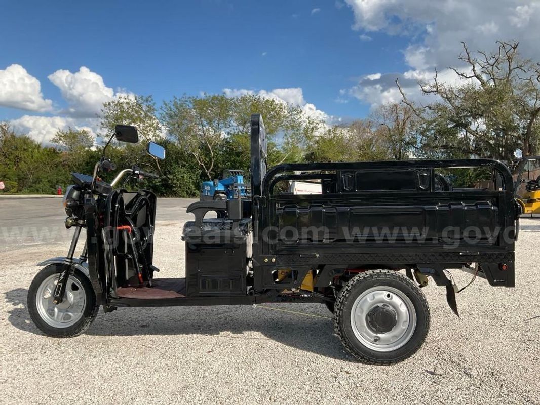 UNUSED 2026 HIGH-END ELECTRIC 3 WHEELED TRICYCLE (ASSEMBLY REQUIRED)
