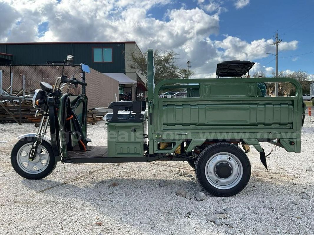 UNUSED 2026 HIGH-END ELECTRIC 3 WHEELED TRICYCLE (ASSEMBLY REQUIRED)
