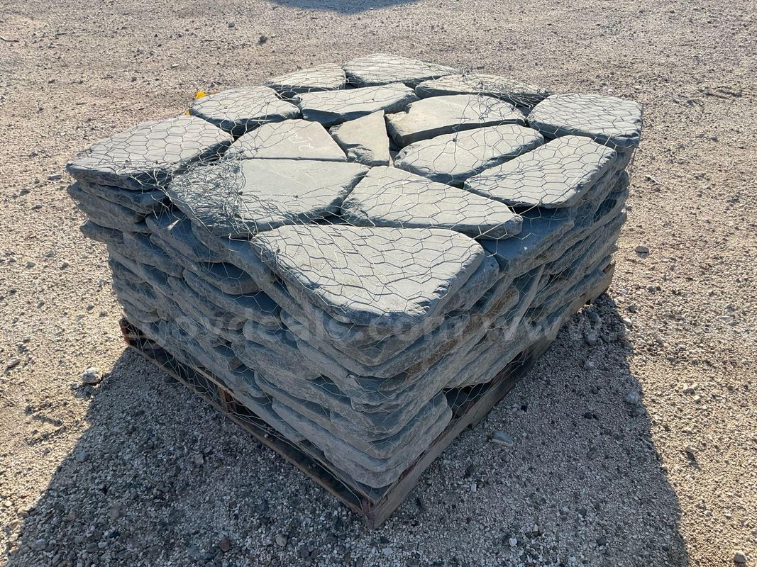 ( 1 ) PALLET OF NATURAL LANDSCAPING STONE