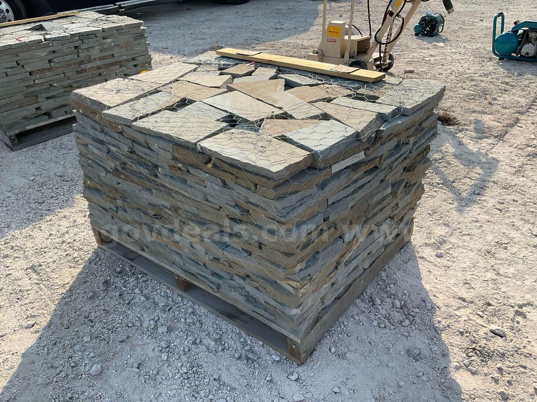 ( 1 ) PALLET OF NATURAL LANDSCAPING STONE