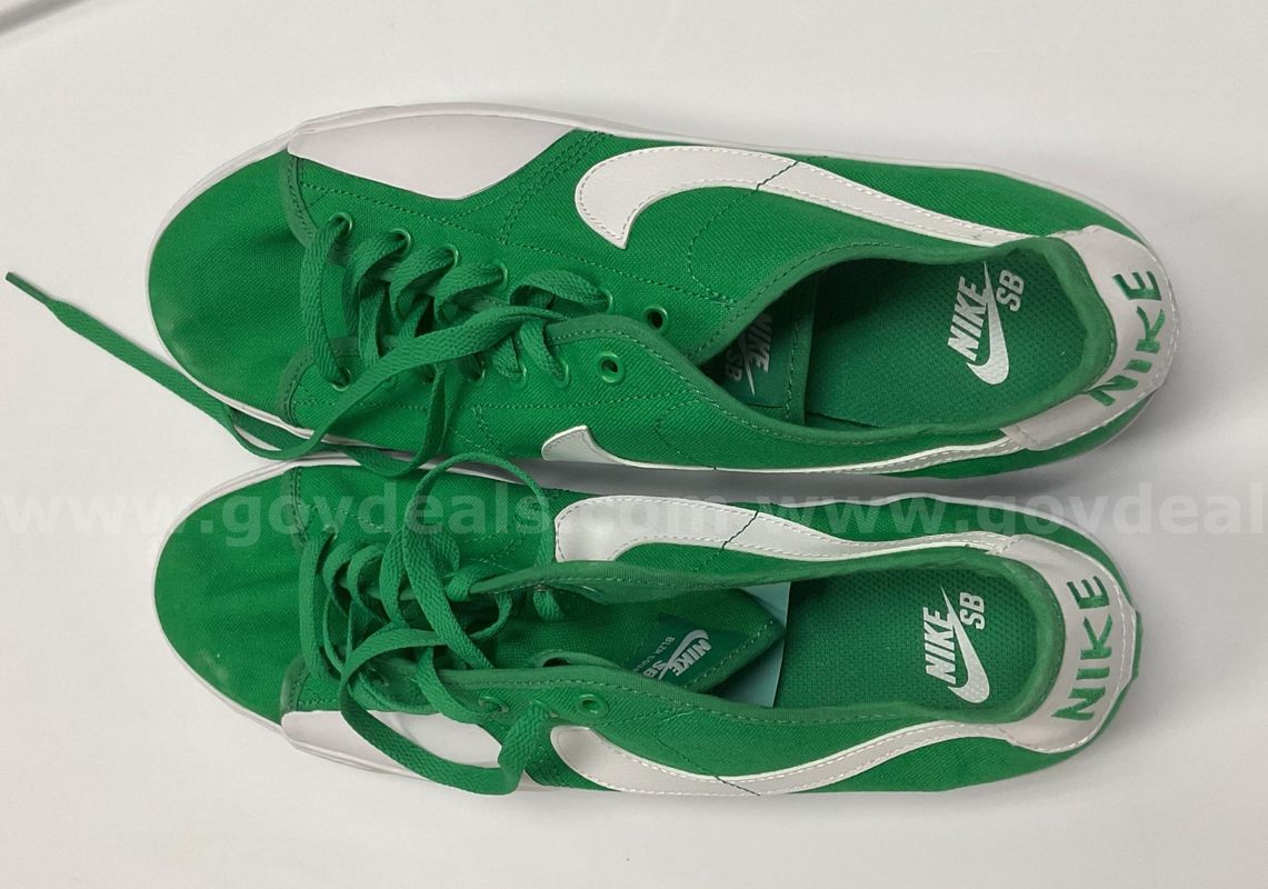 Green Men's Nike Low top shoes size 12 - must pick item up