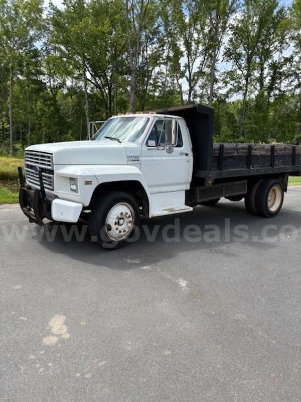 1991 Ford F700 Flat Bed and dump body