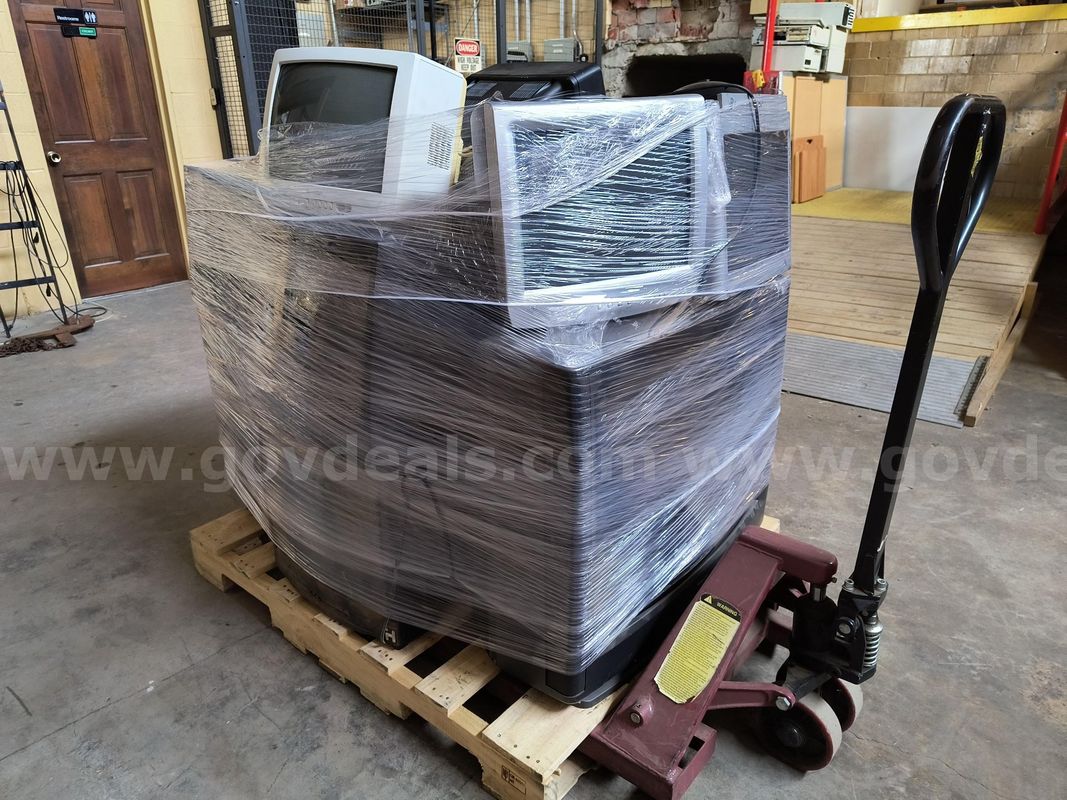 Pallet Lot of 12 CRT Televisions & Monitors - LOT 888