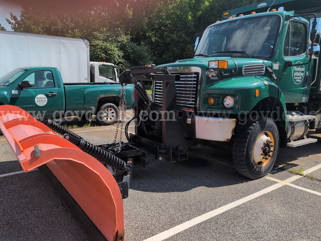 2010 Freightliner M2 106