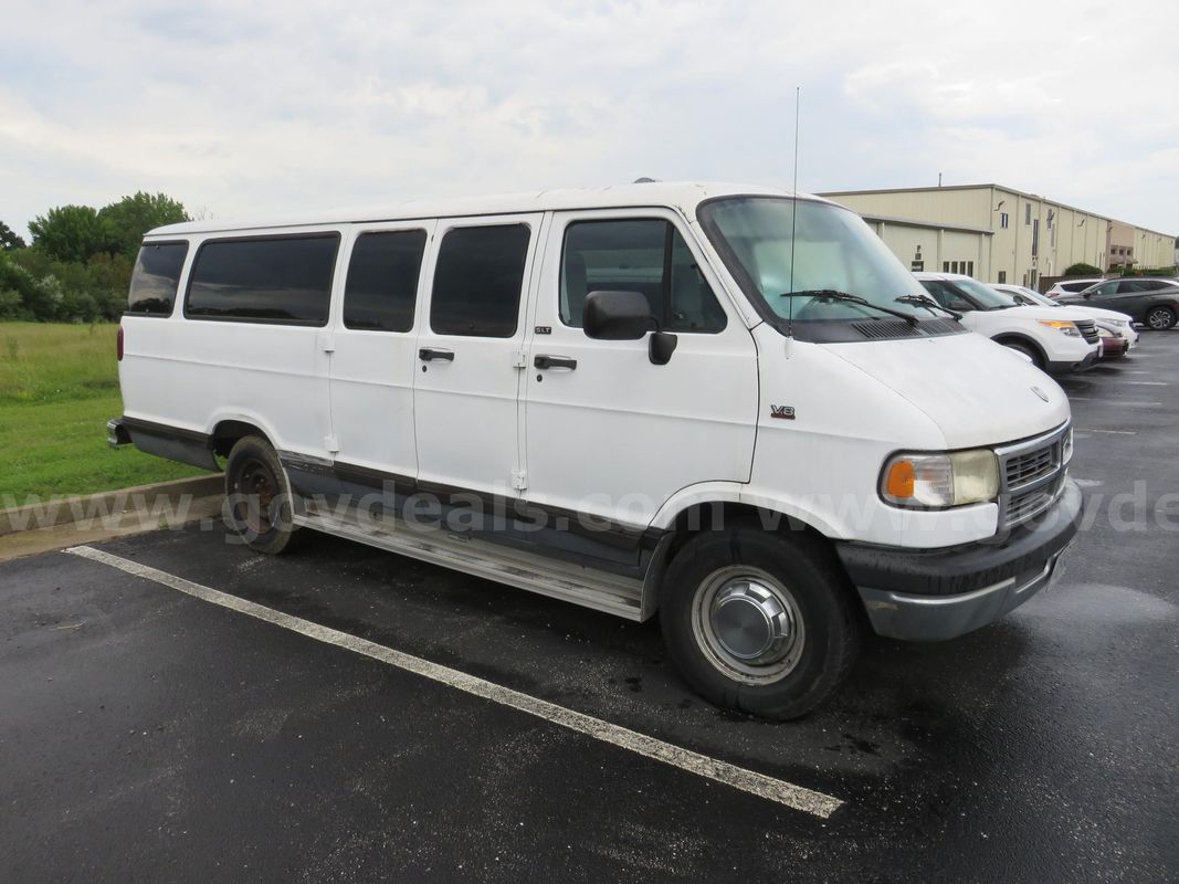 1995 Dodge Ram Wagon VAN 4-DR, 5.9L V8 OHV 16V.