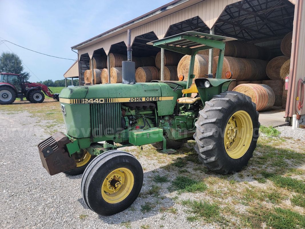 John Deere 2440