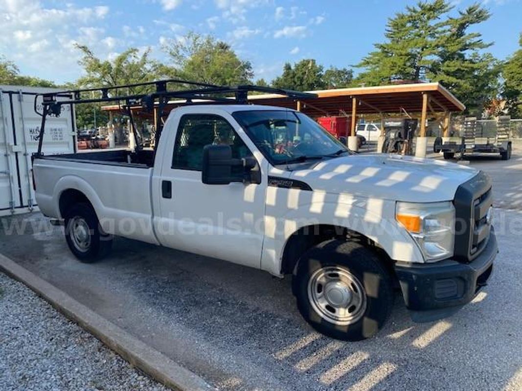 2012 Ford F-250 SD REGULAR CAB PICKUP 2-DR, 6.2L V8 OHV 16V.