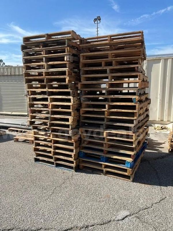 100 Wooden Pallets