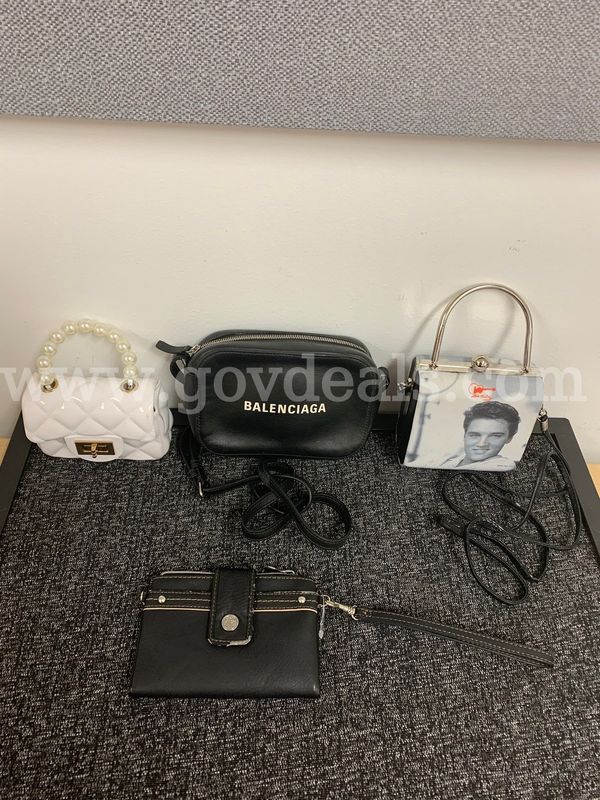 Variety of Items Dollar Auction