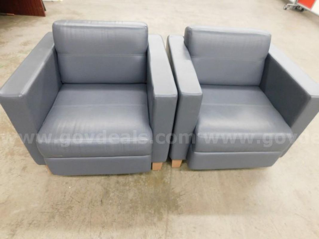 2 Lounge Chairs - B7