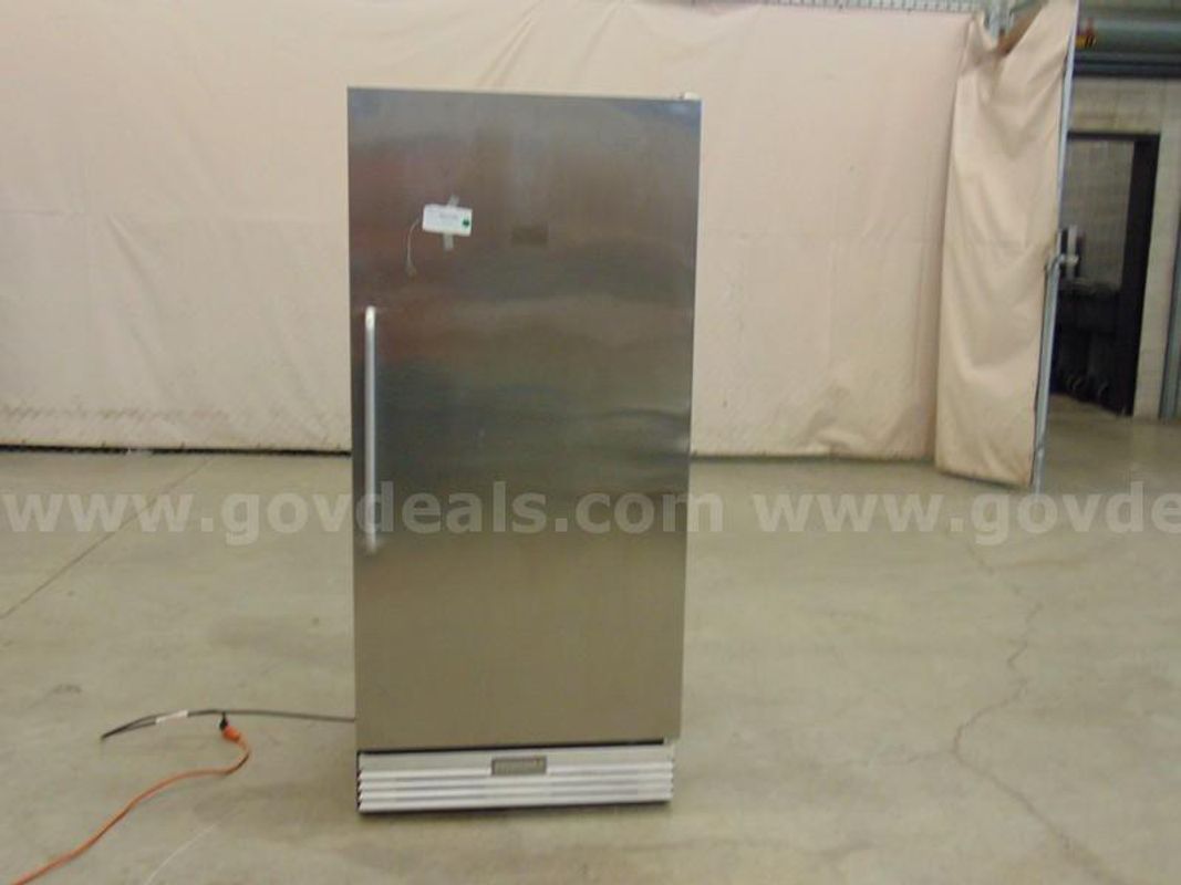 Frigidaire Refrigerator - B8