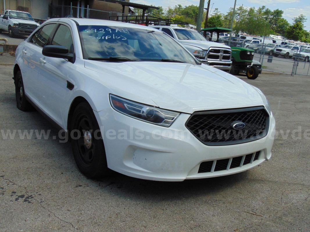 2018 Ford Taurus Sedan - Surplus Lot