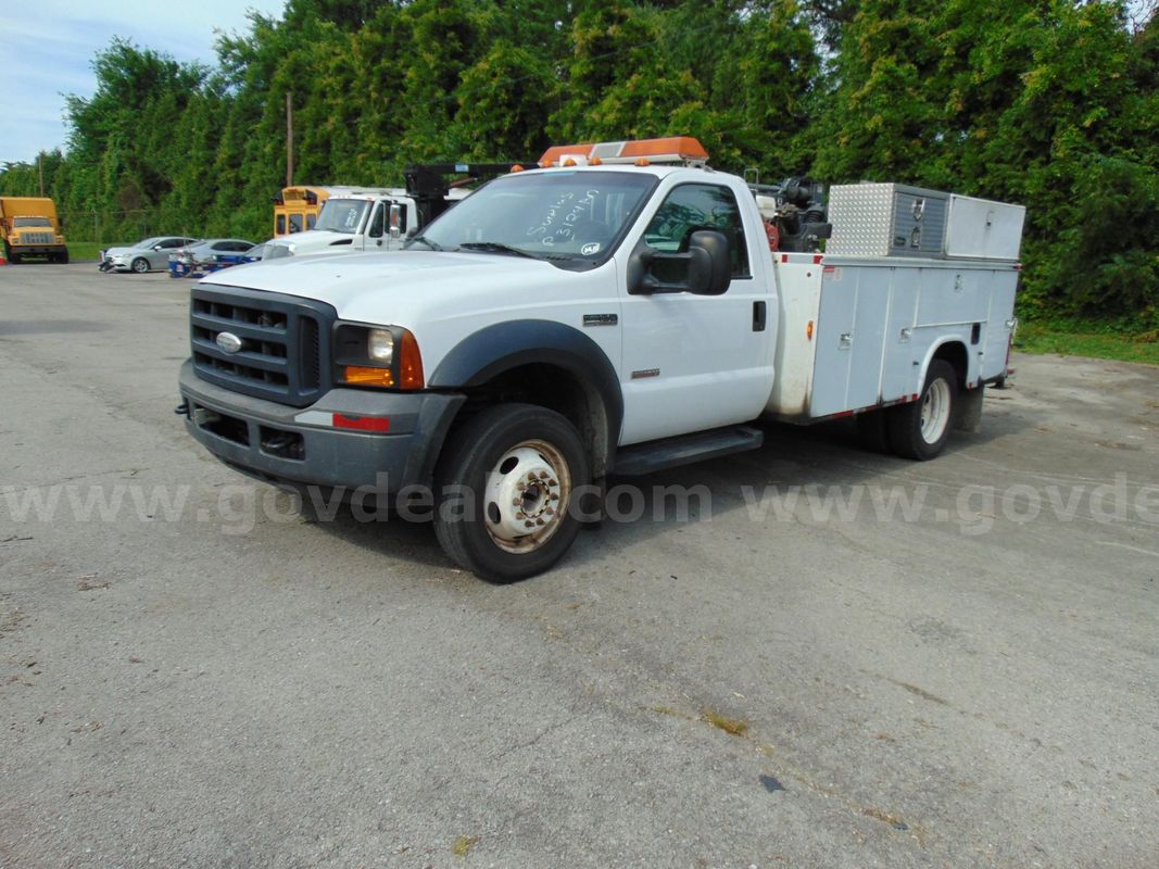 2006 Ford F-450 SD 2 WD Utility Bed Truck - Surplus Lot