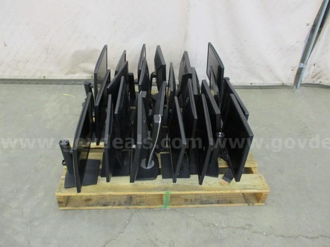 23 Dell Monitors - B3