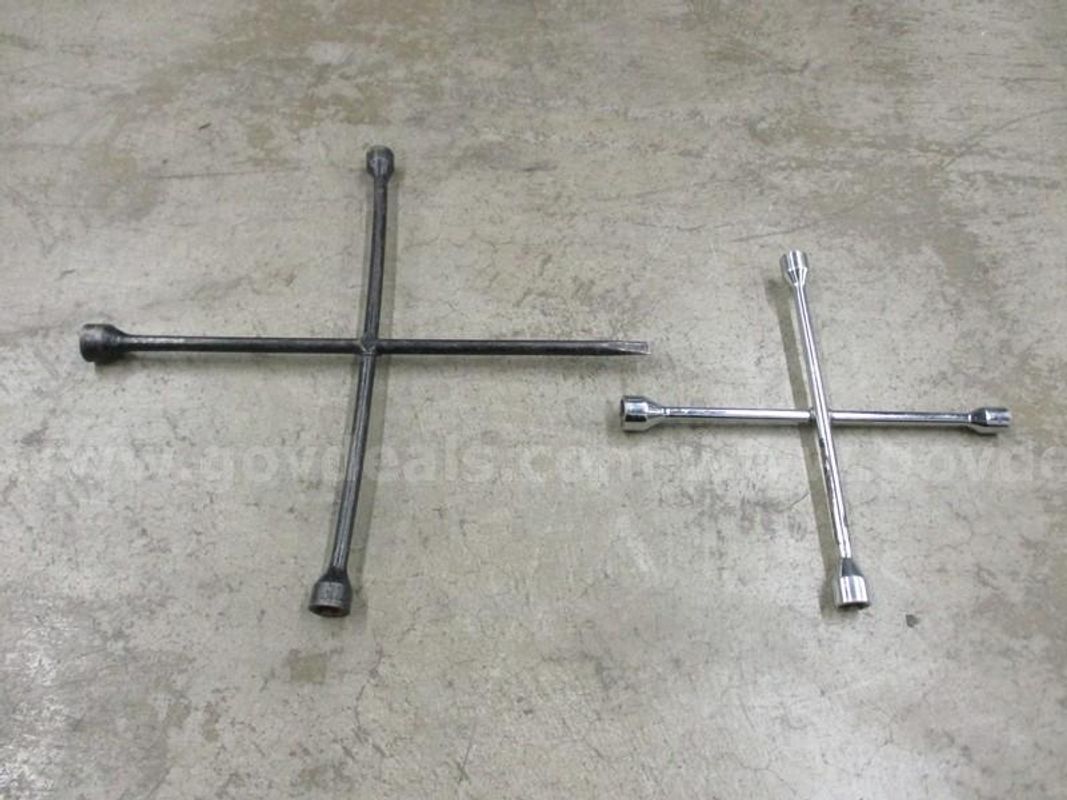 2 Lug Tools - A9