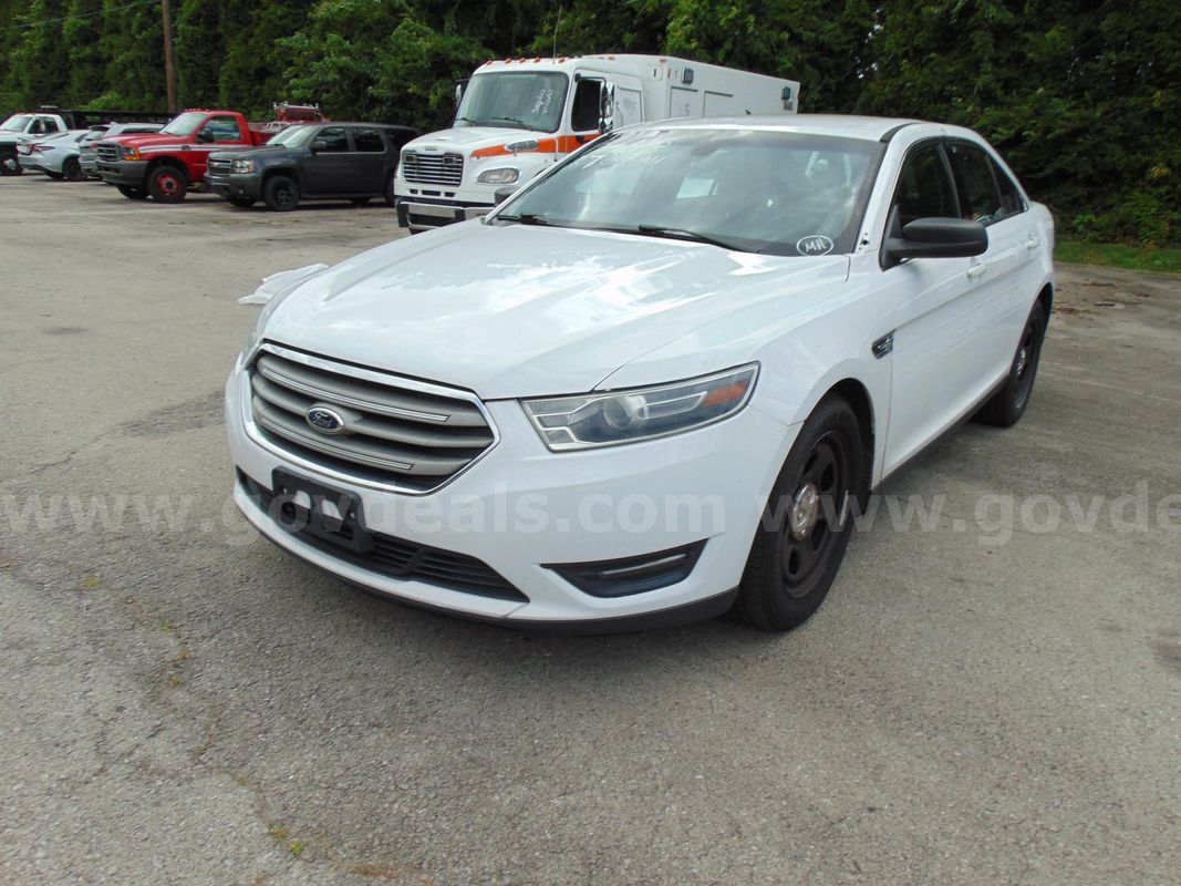 2018 Ford Taurus 4 Dr Sedan - Surplus Lot