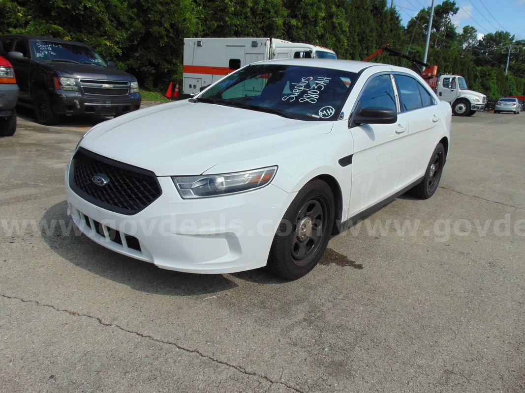 2018 Ford Taurus 4 Dr Sedan - Surplus Lot