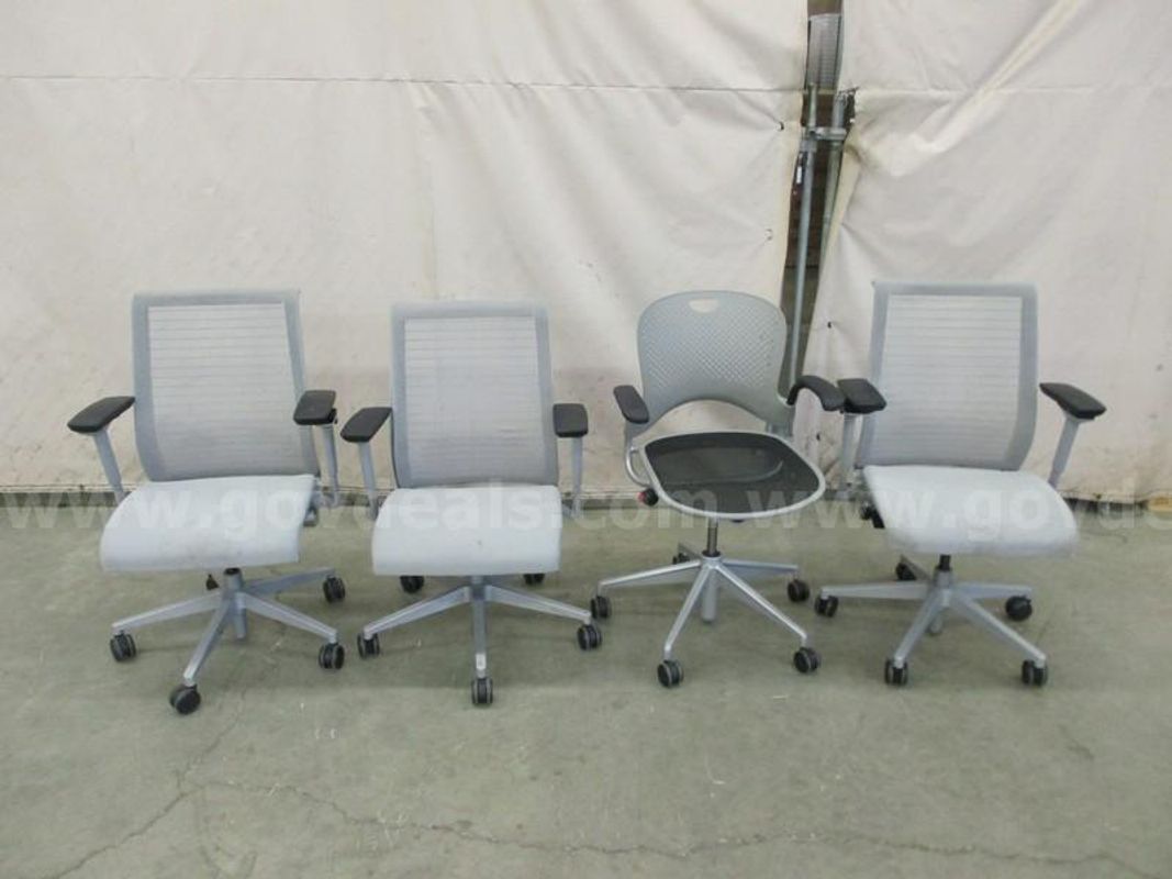 4 Office Chairs - B8
