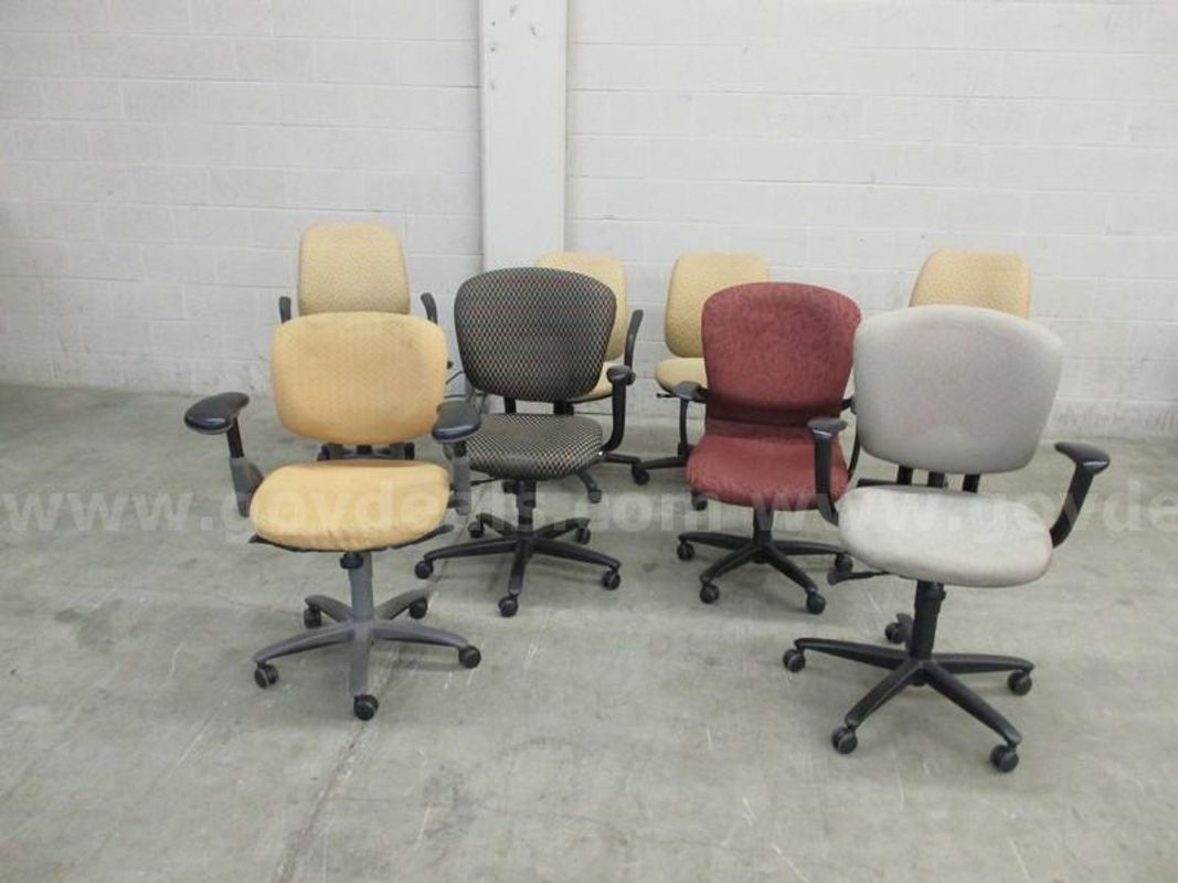 8 Office Chairs - B3