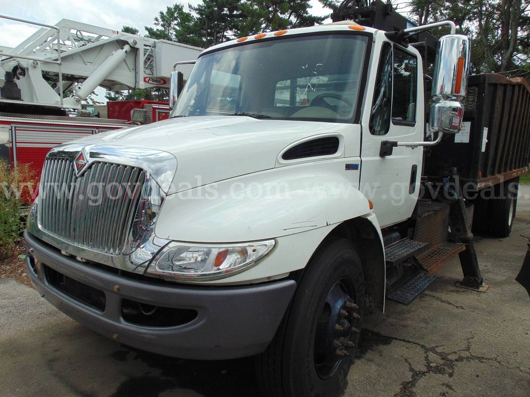 2011 International 4300 Knuckle Boom Truck - Outside Gate Lot