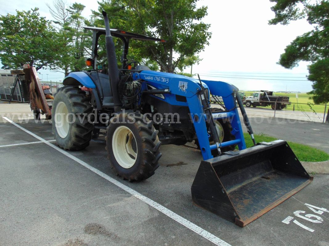 2005 New Holland TS100A Farm Tractor - Light Lot