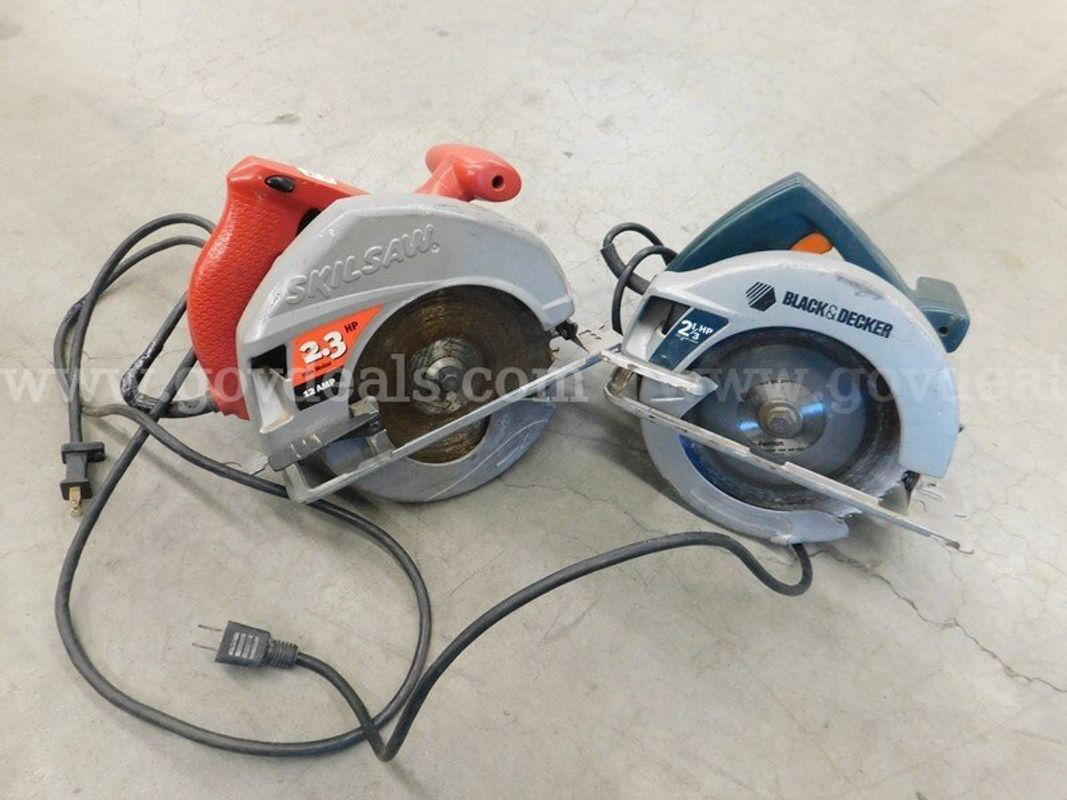 2 Circular Saws - A1