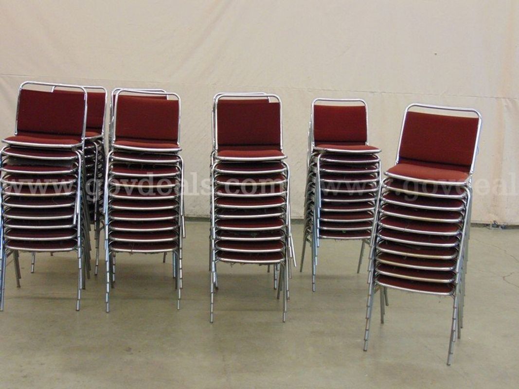 80 Stacking Chairs - B5