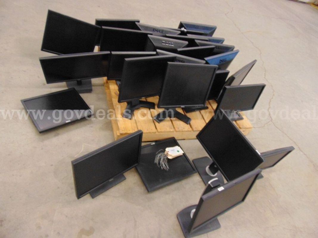 1 Lot of Dell Monitors - B5