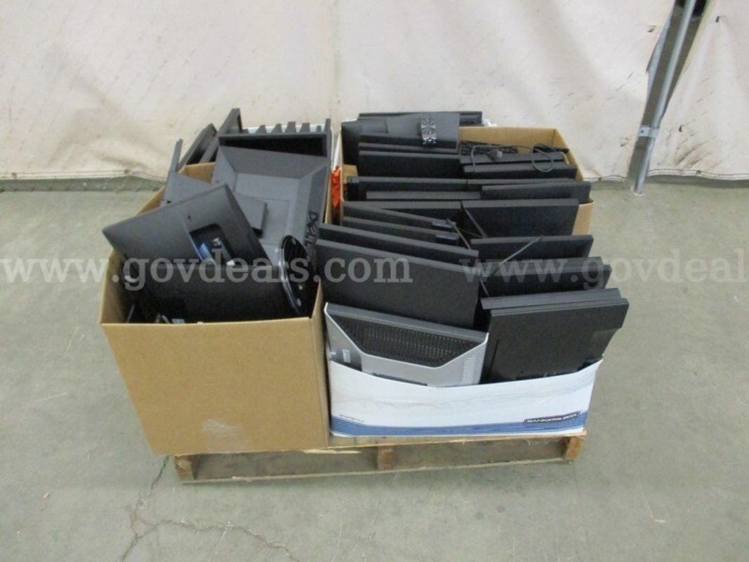 Lot of Monitors - B6