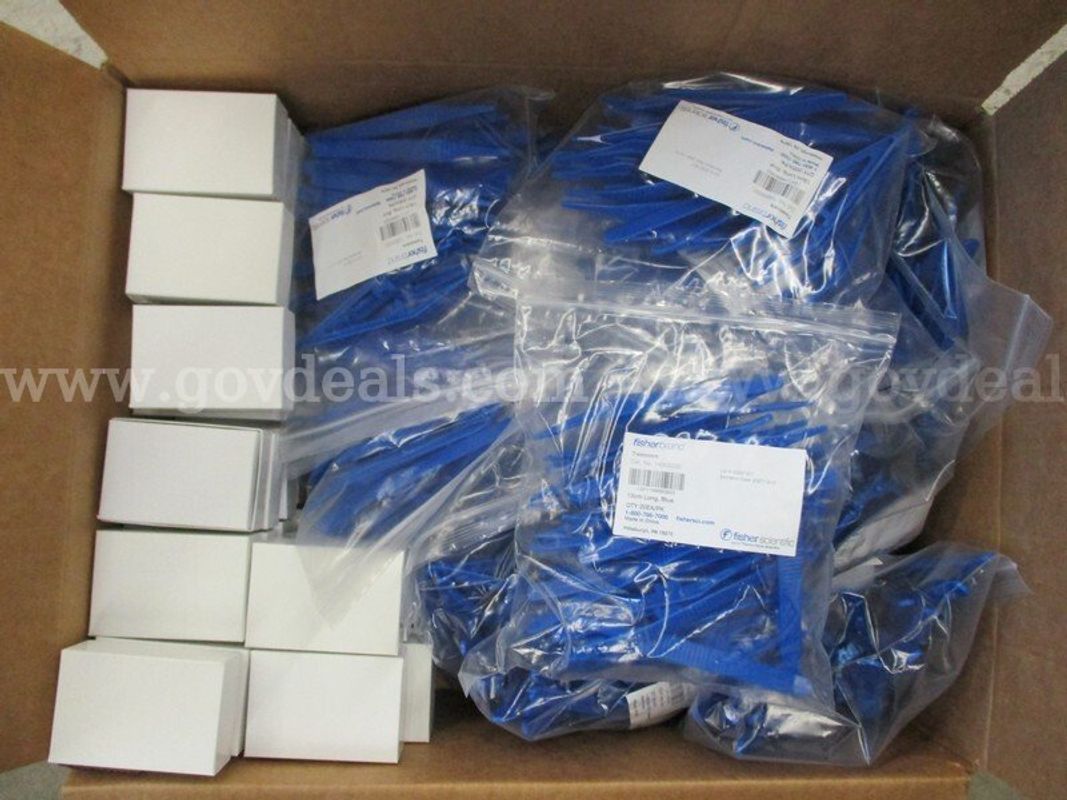 Lot of Tweezers & Boxes - B1