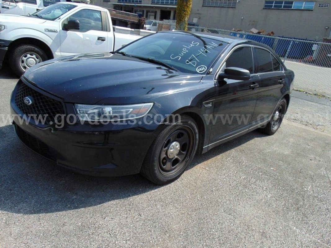 2018 Ford Taurus Sedan - Surplus Lot