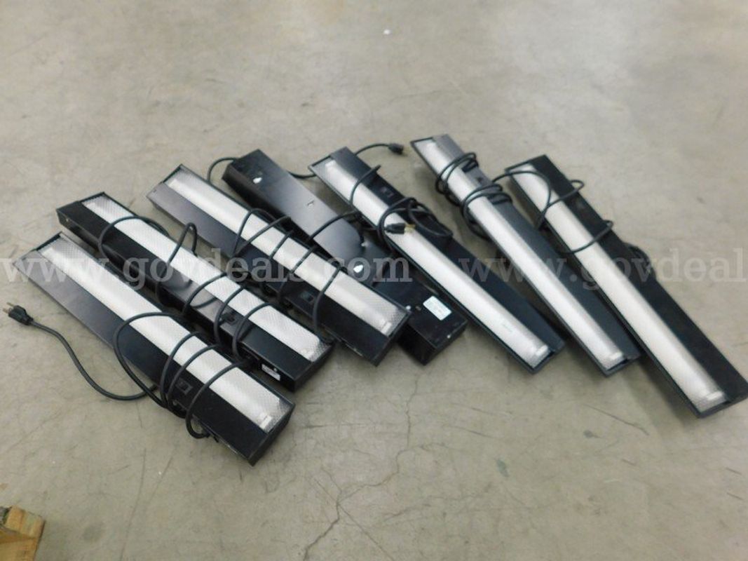 7 Cubicle Light Fixtures - A1