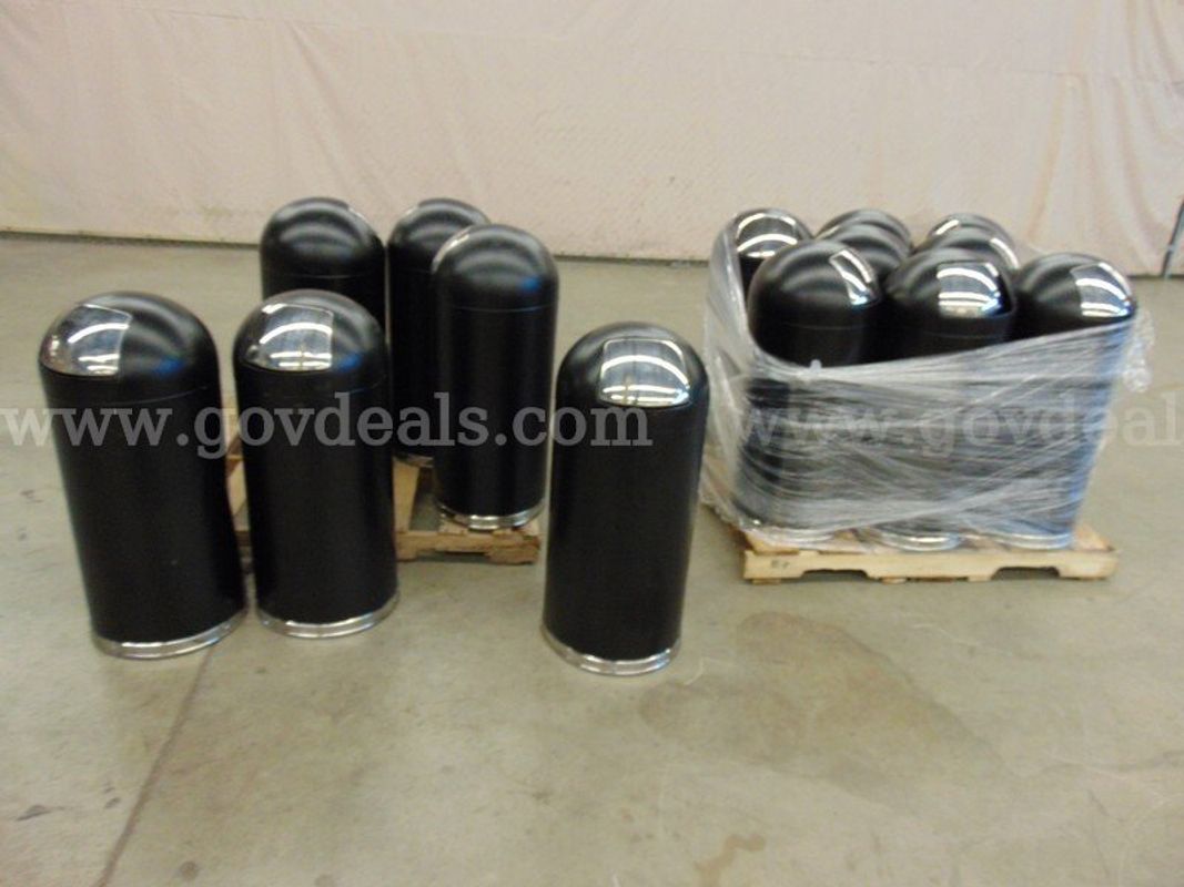 14 Trash Can Lids - C5