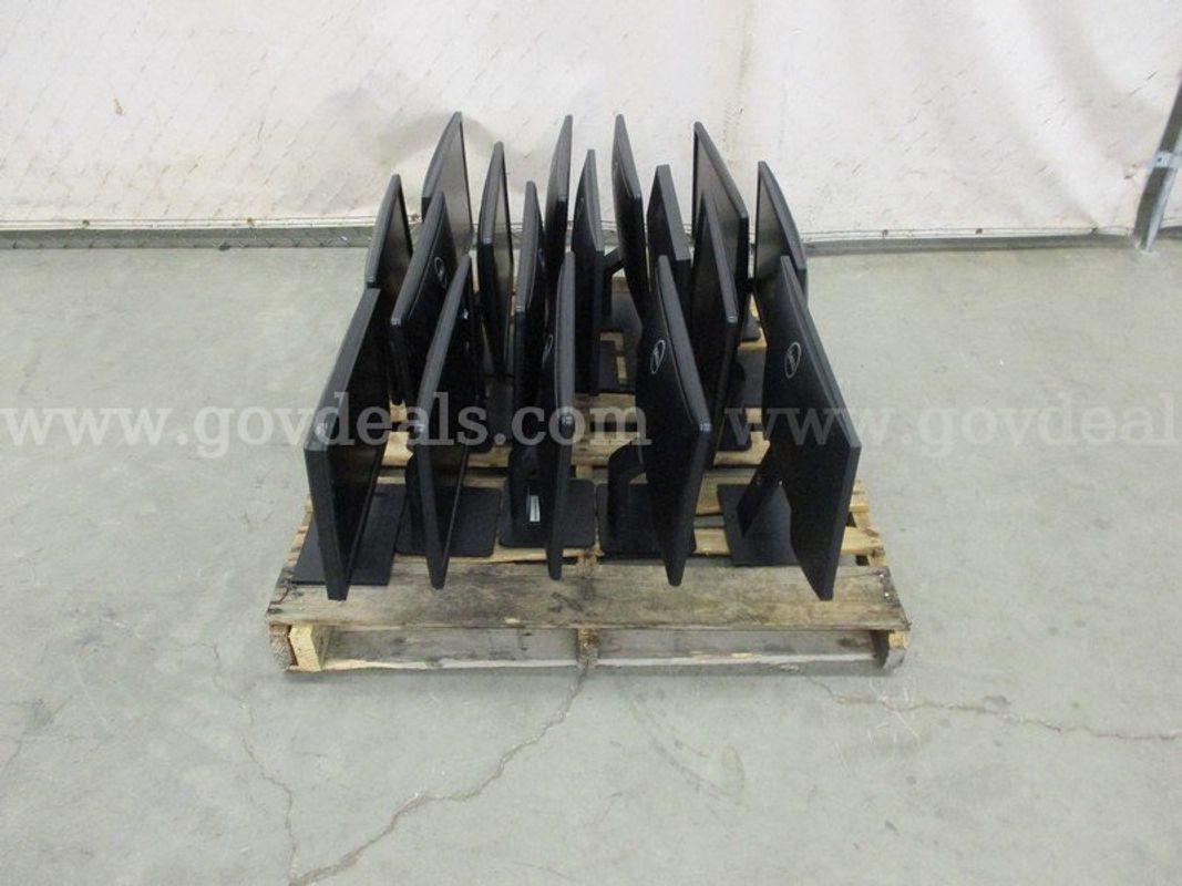 17 Dell Monitors - B2