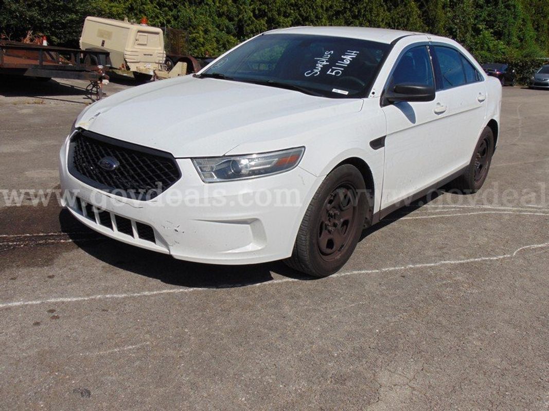 2018 Ford Taurus 4 Dr Sedan - Surplus Lot