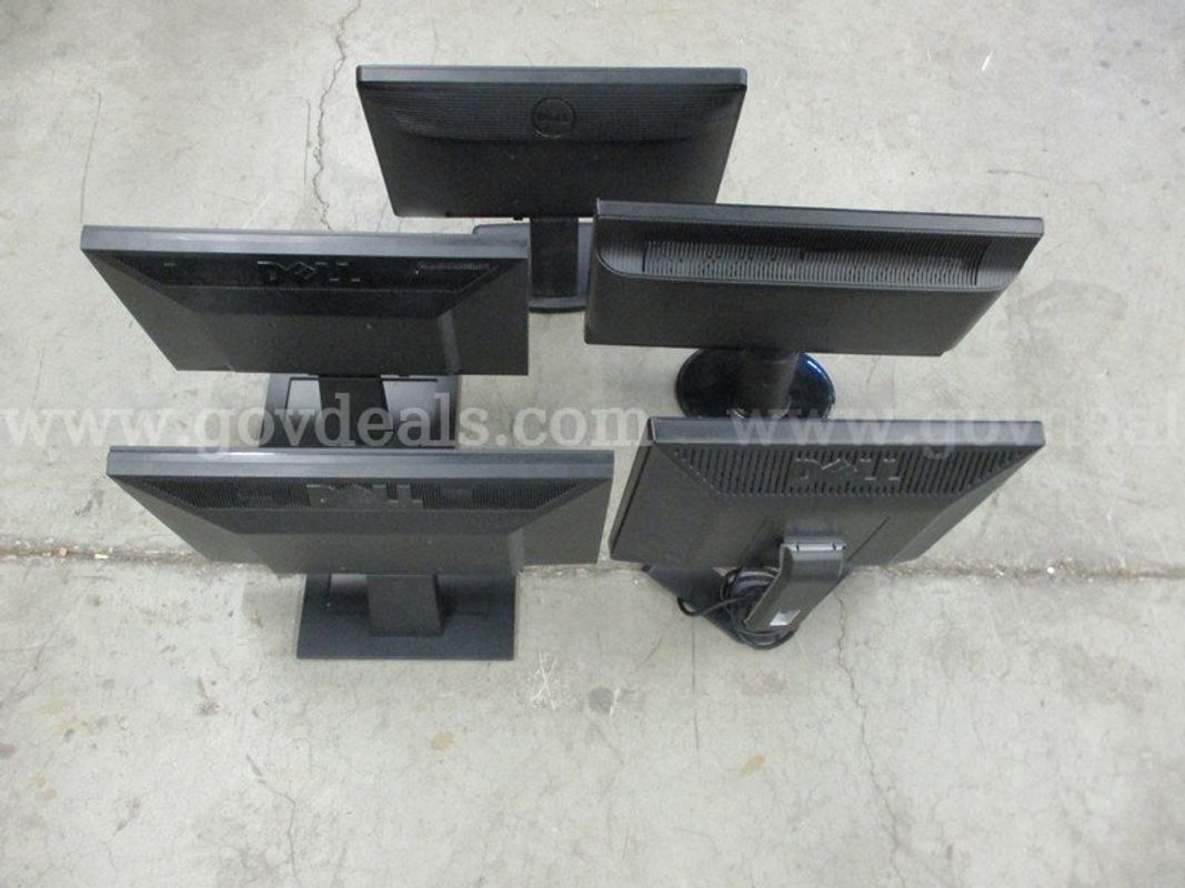 5 Monitors & 1 Dell Docking Station - B2