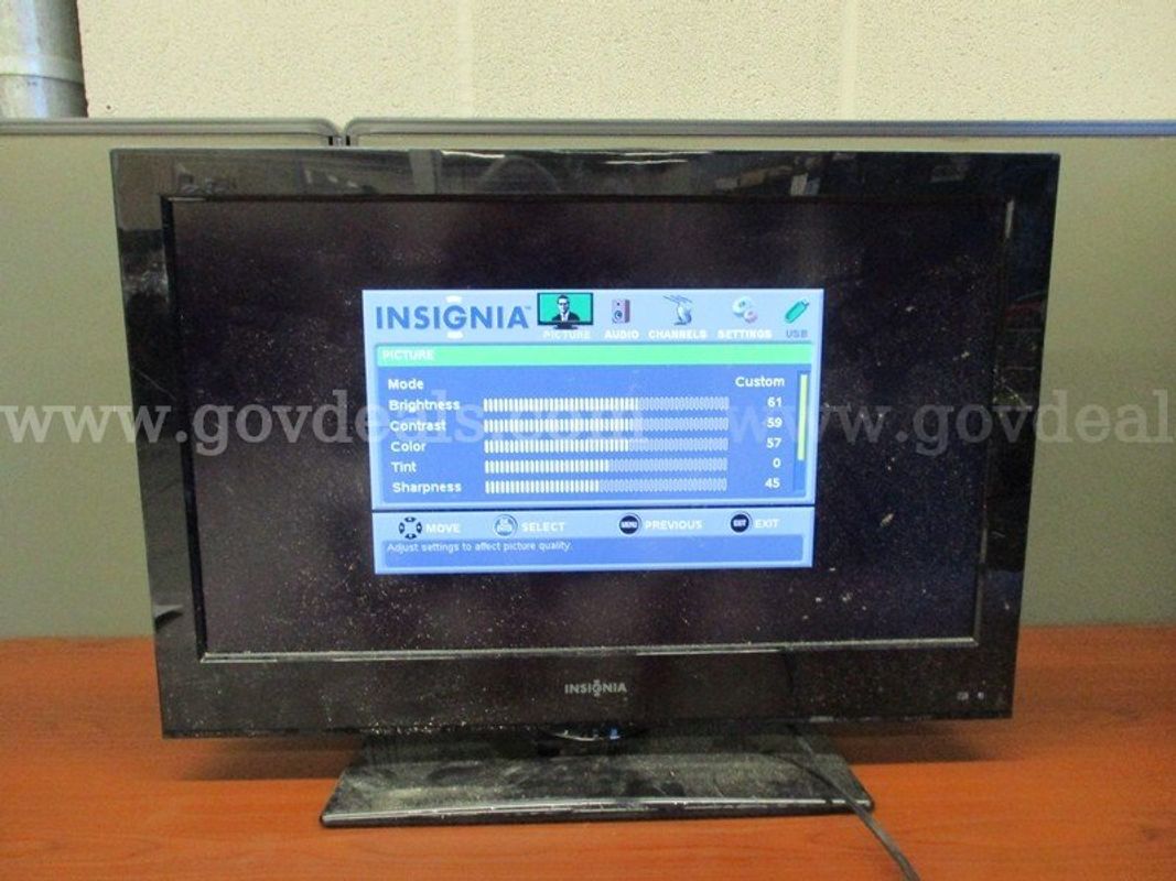 26" Insignia LCD TV - B1
