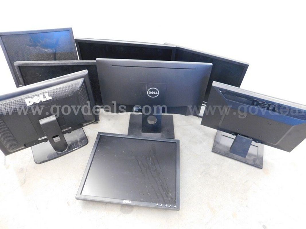8 Dell Monitors - A5