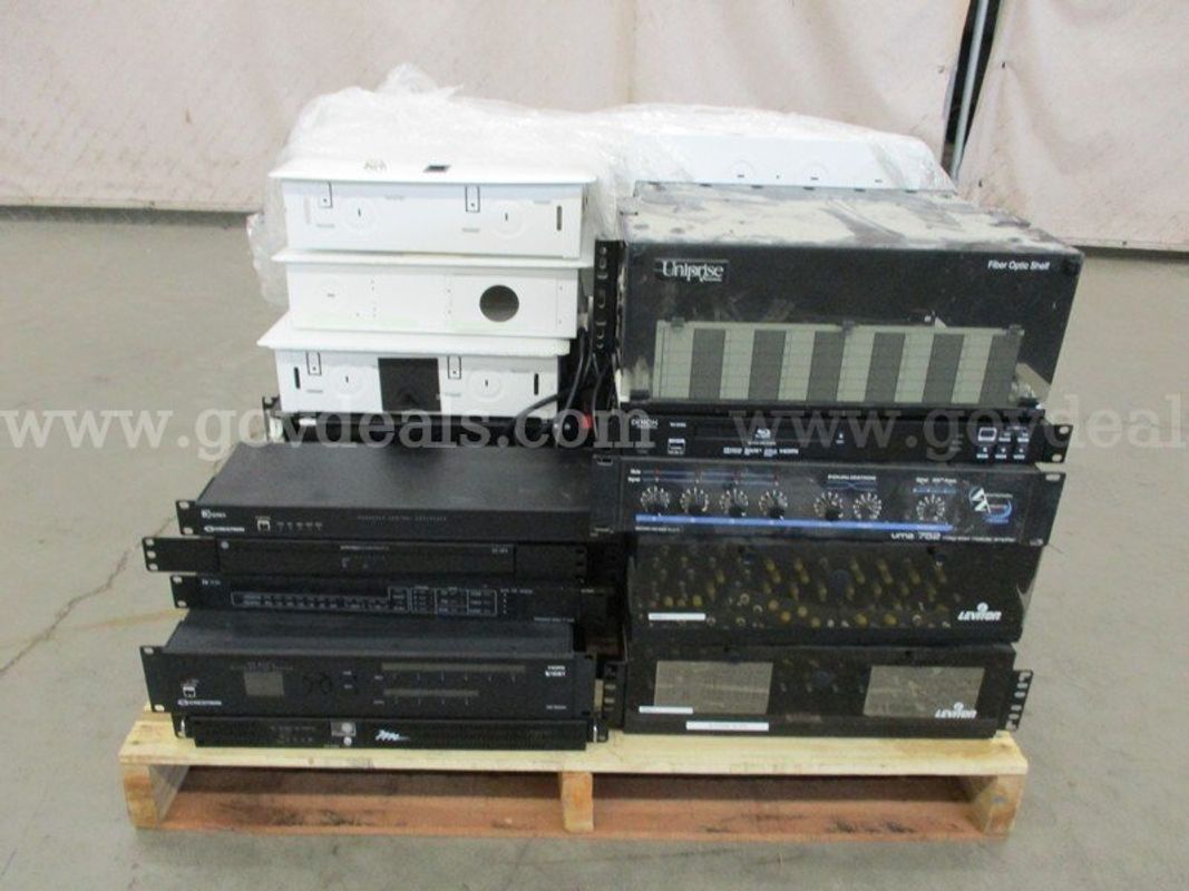 Lot of Networking Equipment - B7