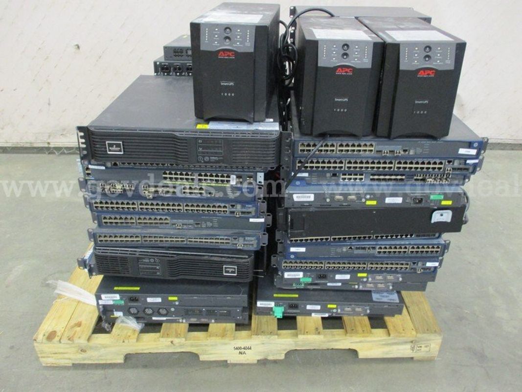 Lot of Networking Equipment - B7